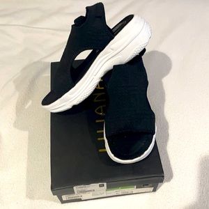 Liliana Black stretch sandals NIB size 7